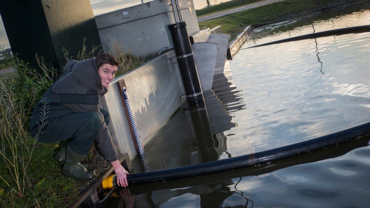 Student Watermanagement controleert water