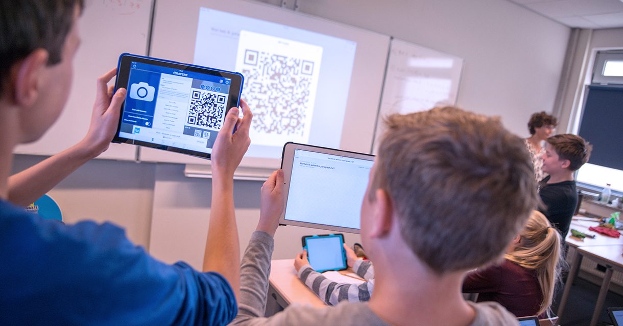 jongeren met ipads