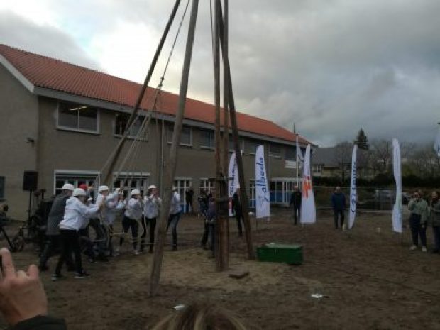 De eerste paal van MBO Middelharnis wordt geslagen