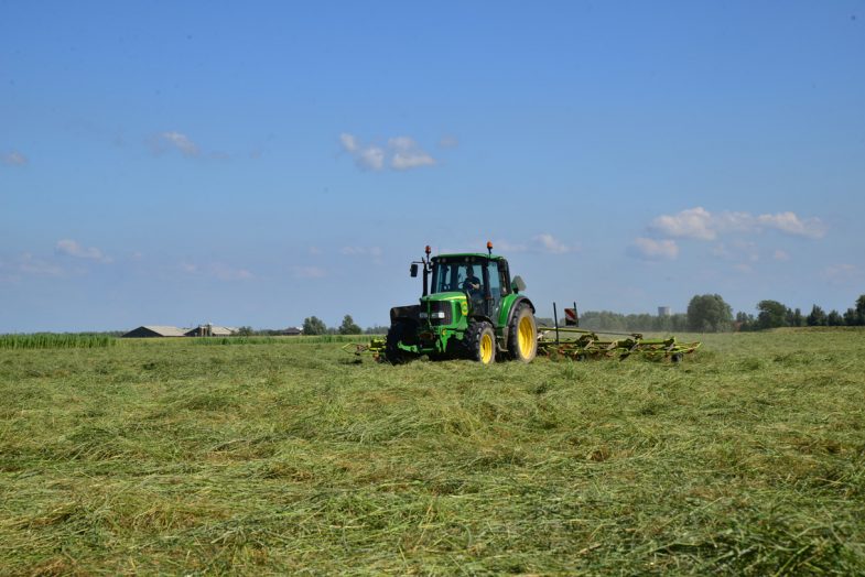 Groen, Grond & Infra tractor maaien