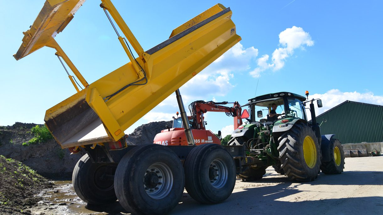 Loonwerk Tractor met kieper