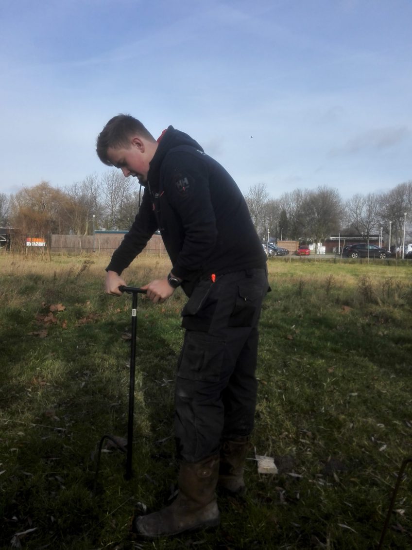 Proefstudeerder met grondboor