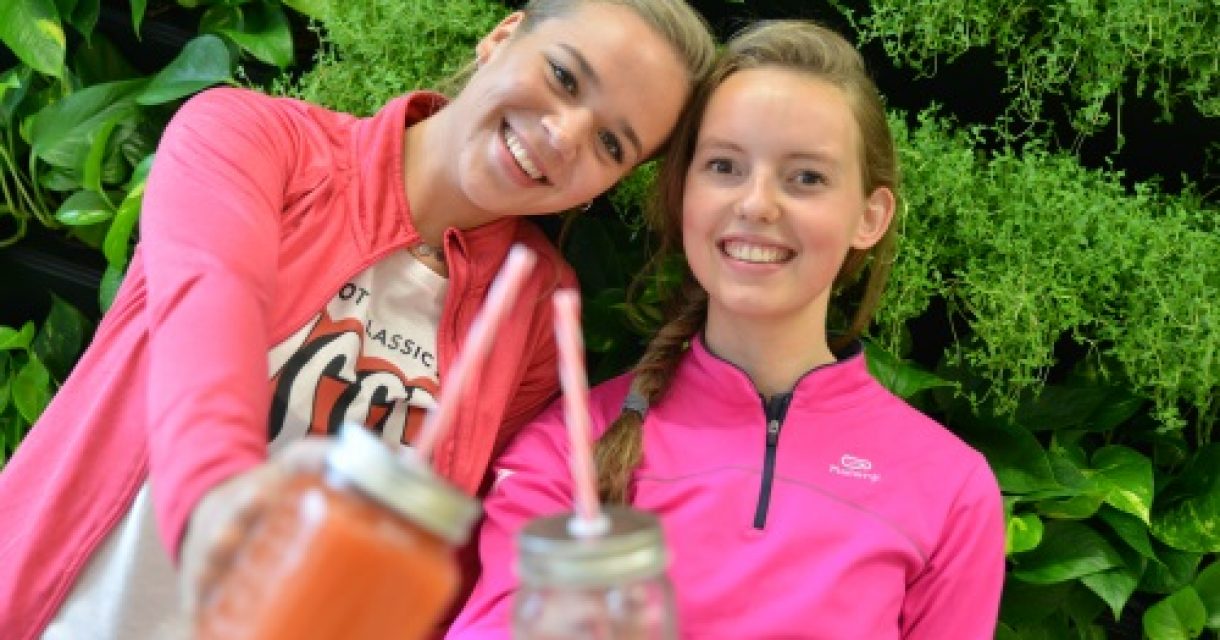 Studenten Food & Lifestyle proosten met smoothies