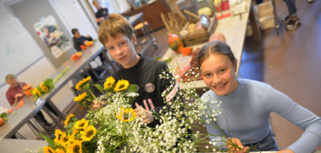 Foto leerlingen tijdens Groen - Skills Talents Bloemwerk