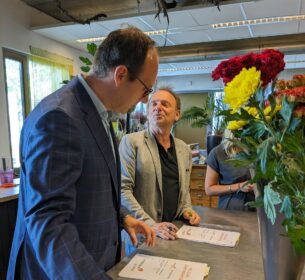 Foto ondertekening contract schoolbibliotheek Lentiz | VMBO Maasland