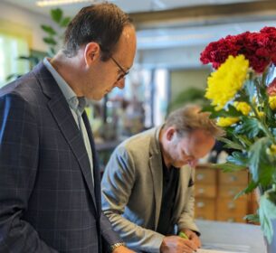 Foto ondertekening contract schoolbibliotheek Lentiz | VMBO Maasland