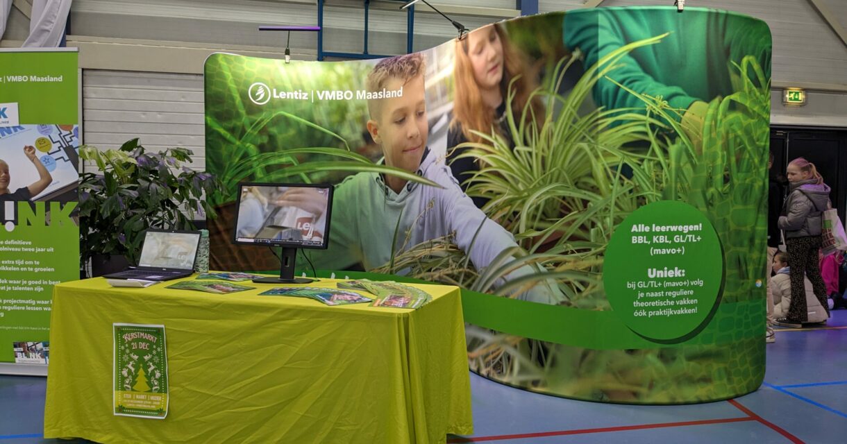 Foto stand tijdens scholenmarkt Vlaardingen