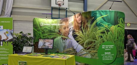 Foto stand tijdens scholenmarkt Vlaardingen